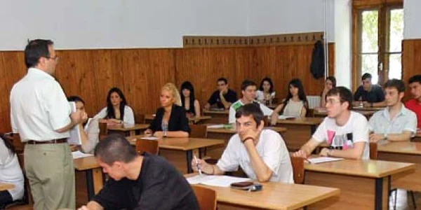 Un elev a fost eliminat în prima săptămână de examen  