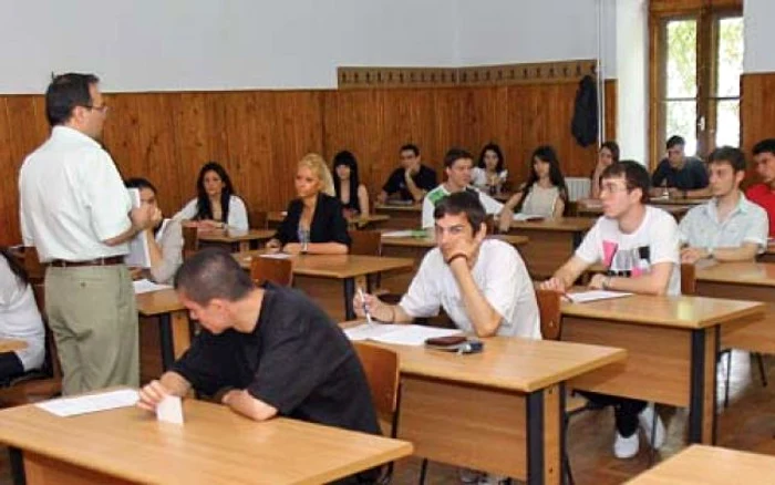 Un elev a fost eliminat în prima săptămână de examen  