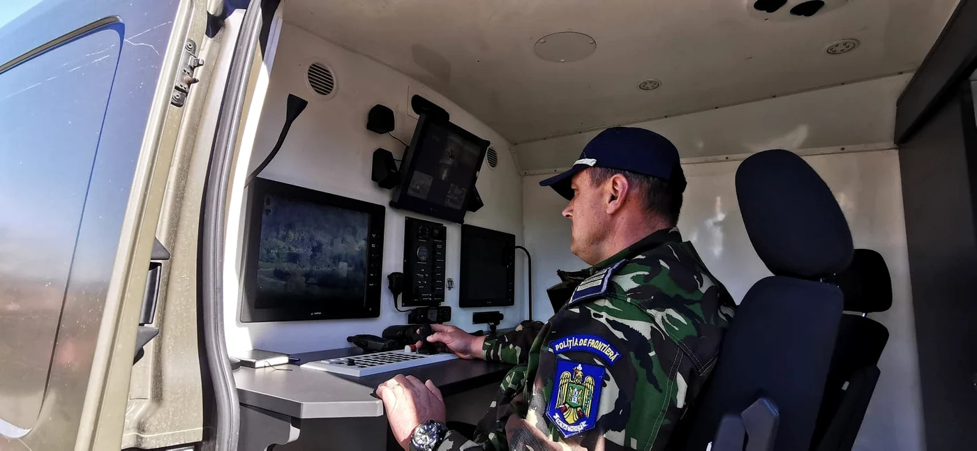 Camerele de supraveghere transmit imaginile pe un monitor   FOTO Angela Sabău