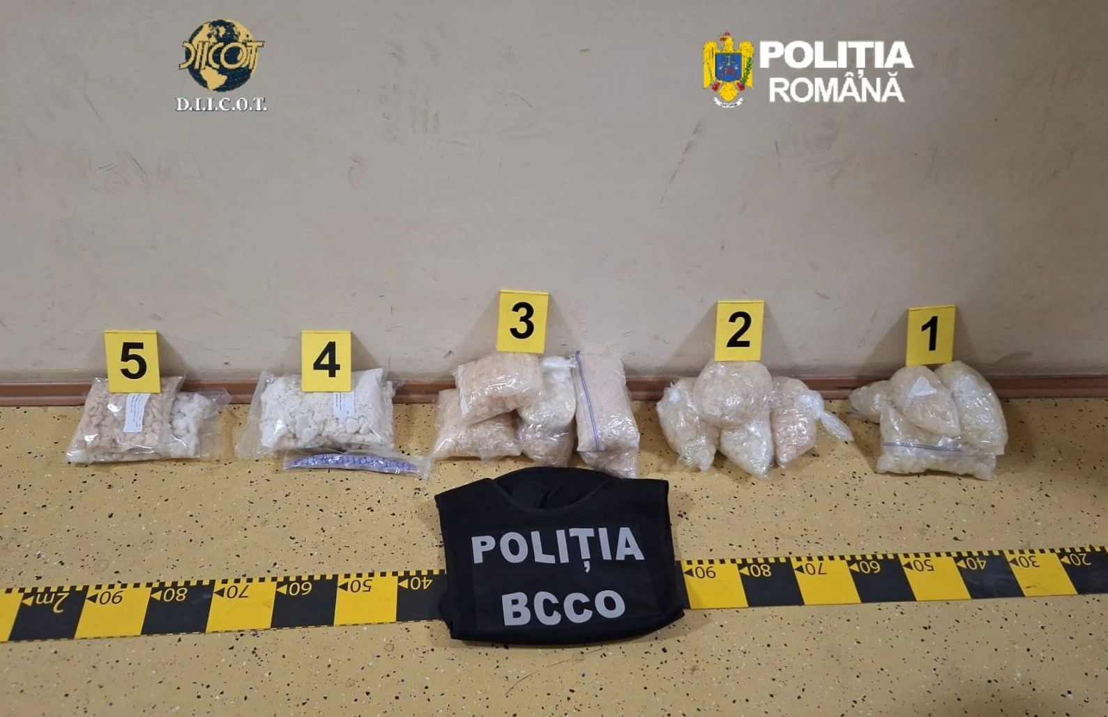 Captură de droguri la Brăila: aproape 10 kilograme de „cristal”, aduse din Germania prin curierat. Un minor de 15 ani, prins în flagrant
