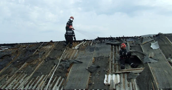 Depozitul de furaje al primarului din Livezi a fost incendiat