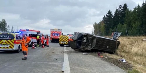 Duba cu romani implicata intr un accident in Germania jpg