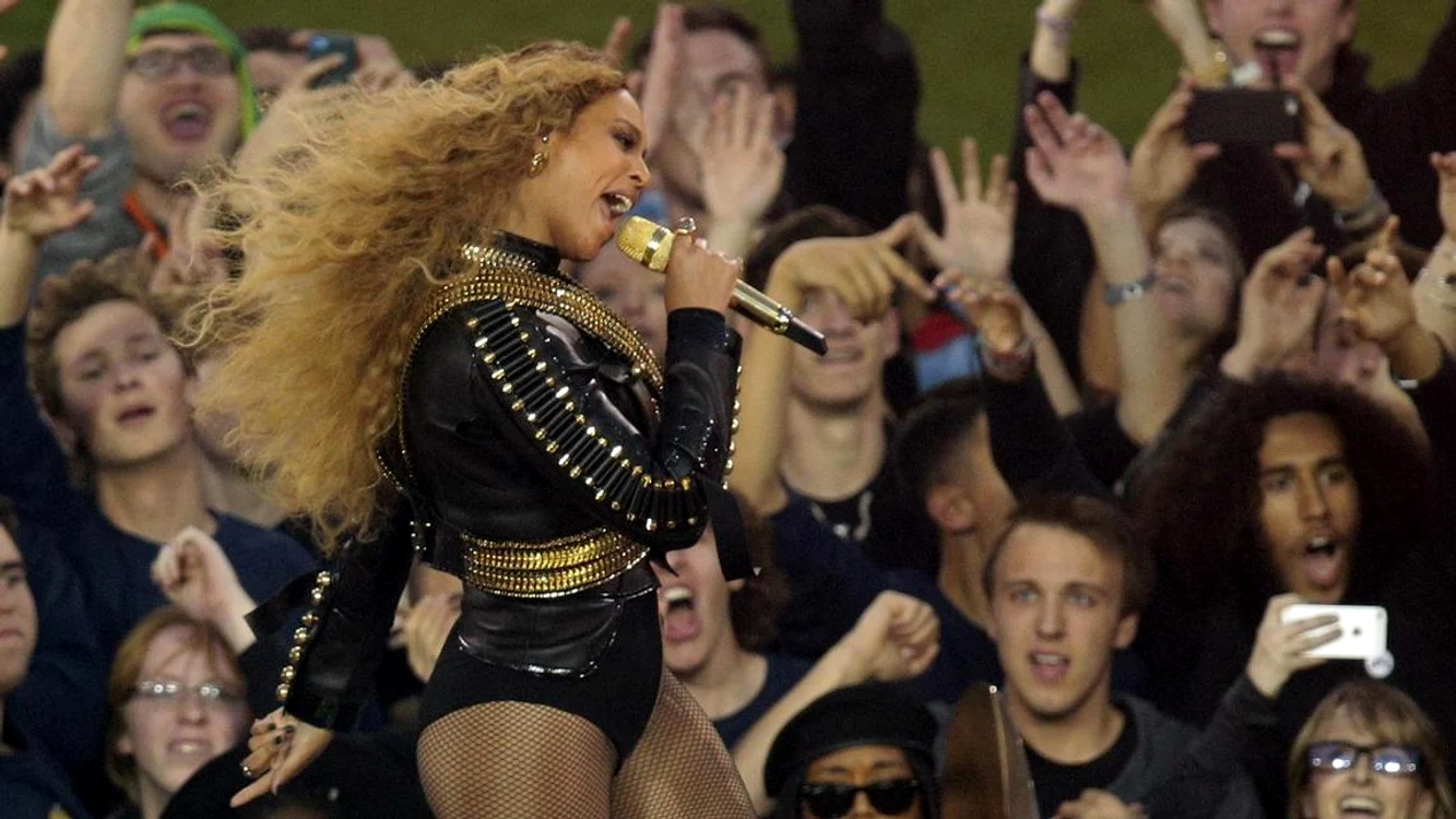 
    Beyonce şi-a delectat fanii cu ocazia Super Bowl  