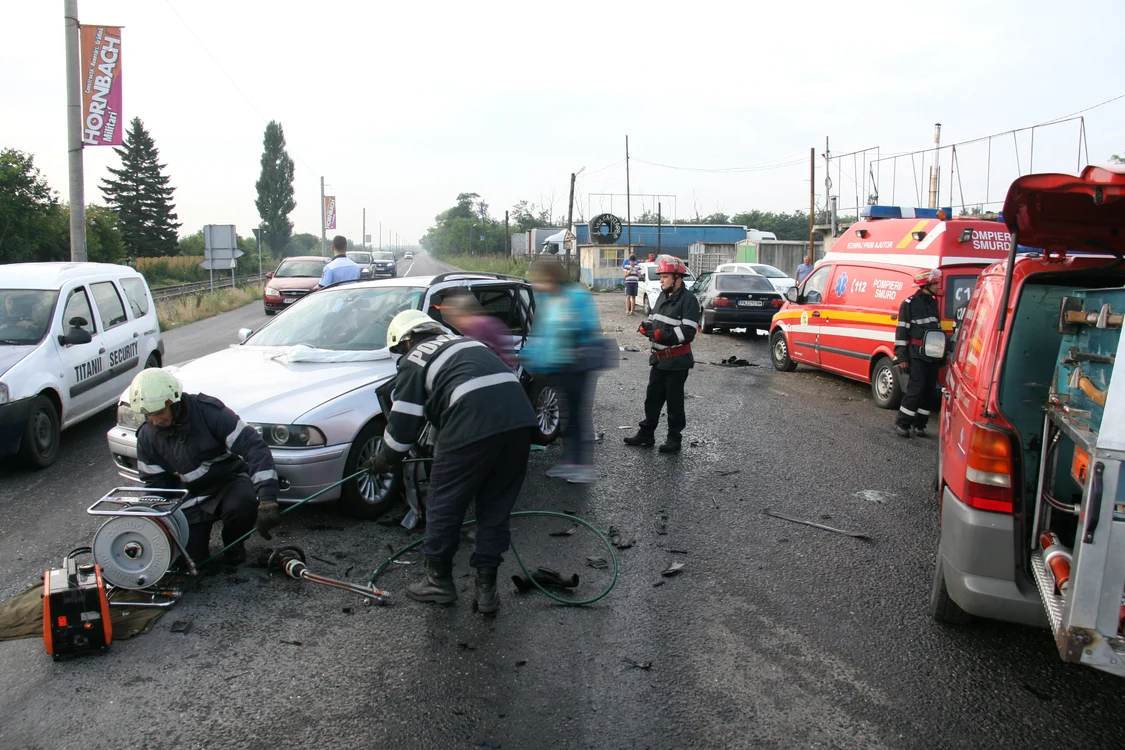 
    Primul accident a avut loc la ora 7.30, pe Centura Capitalei, la Domnești (fotografii: ISU București-Ilfov)  