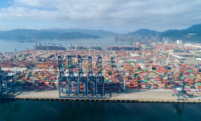 Infrastrucură de export în portul din Shenzen FOTO SHUTTERSTOCK