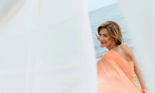 Roxana Ciuhulescu splendida domnisoara de onoare nunta Thassos rochie Athena Philip (12) jpeg