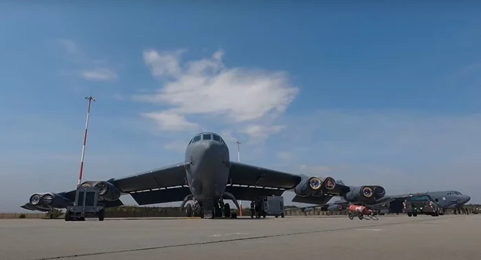Bombardierele strategice americane B-52H din România. FOTO Captură video