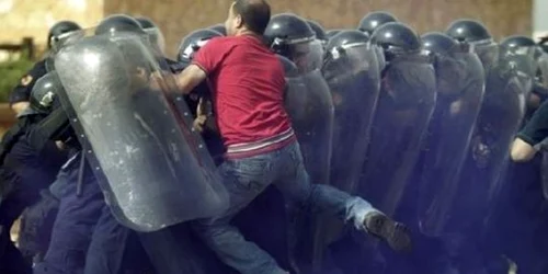 Anonymus chemare la proteste globale foto de la unteanu