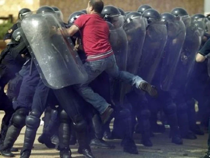 Anonymus chemare la proteste globale foto de la unteanu