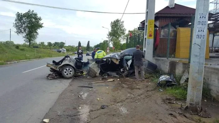 Autoturismul s-a rupt în două în urma accidentului Foto: facebook: Steff Fcucv – Info Trafic jud. Dolj