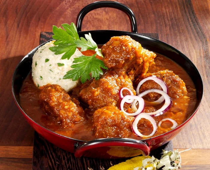 Papricaș cu găluște