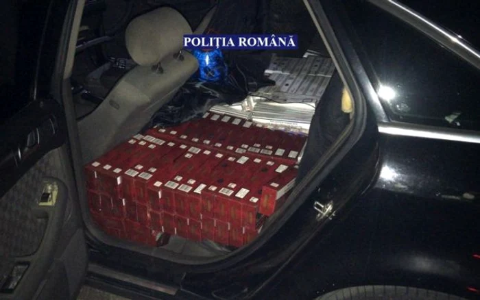 Cartuşele cu ţigări au fost găsite într-o maşină