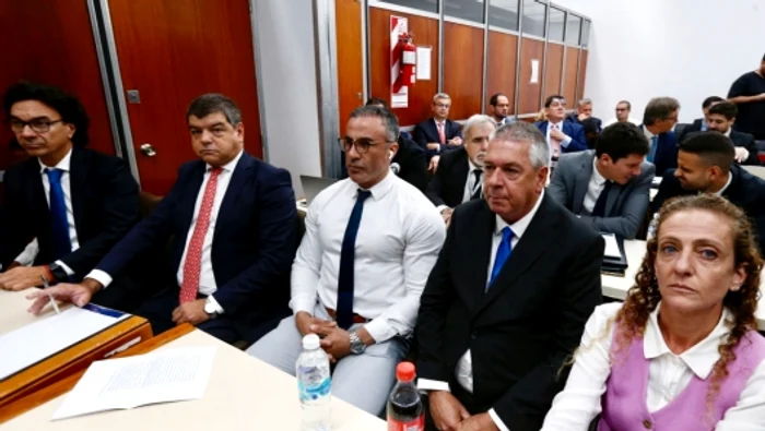 Leopoldo Luque, centru, în timpul procesului