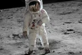 neil amstrong pasi pe luna cosmonaut jpeg