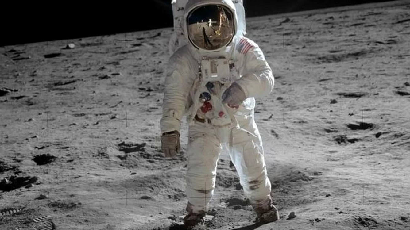 
    Au trecut 50 de ani de când astronautul Neil Armstrong a fost primul om care a pășit pe LunăFOTO: historia.ro  
