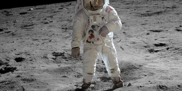 neil amstrong pasi pe luna cosmonaut jpeg