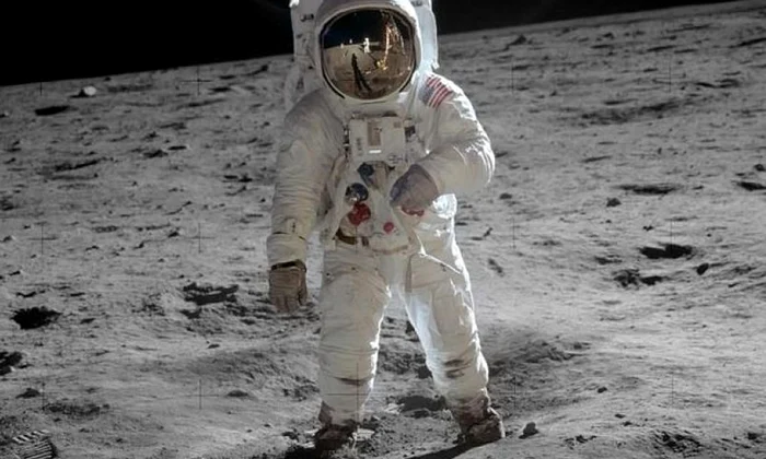 neil amstrong pasi pe luna cosmonaut jpeg