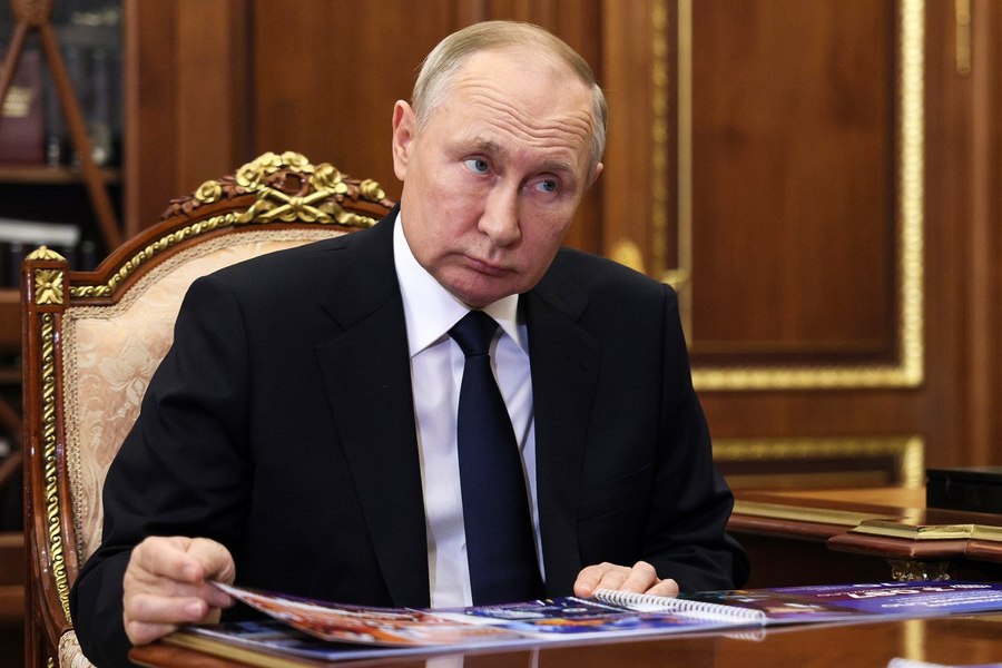 Putin a promulgat legea prin care Rusia denunţă Tratatul privind Forţele Armate Convenţionale în Europa