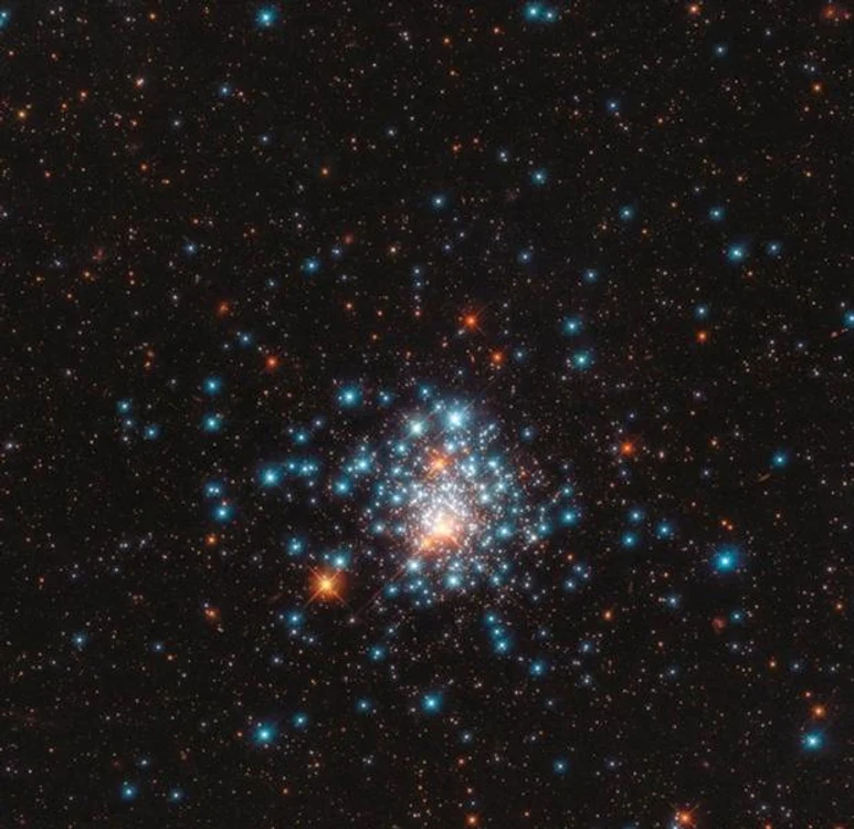 
    Grupare de stele aproape de Marele Nor al lui Magellanfoto: NASA  