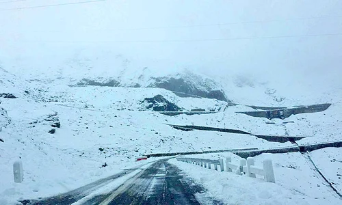 Transalpina  De ieri se circulă  restricţionat pe cel mai  înalt drum din România jpeg