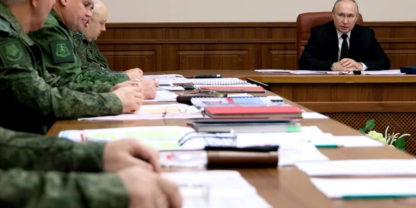 Vladimir Putin la masă cu comandanții militari FOTO Profimedia