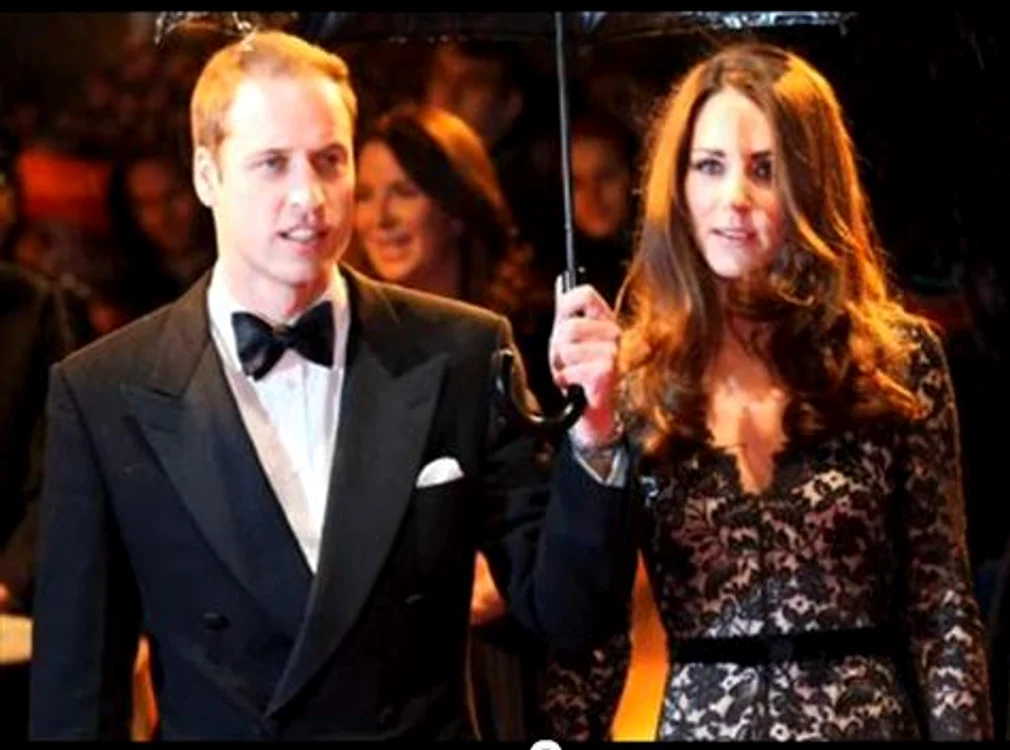 
    Prinţul William şi soţia lui Catherine  