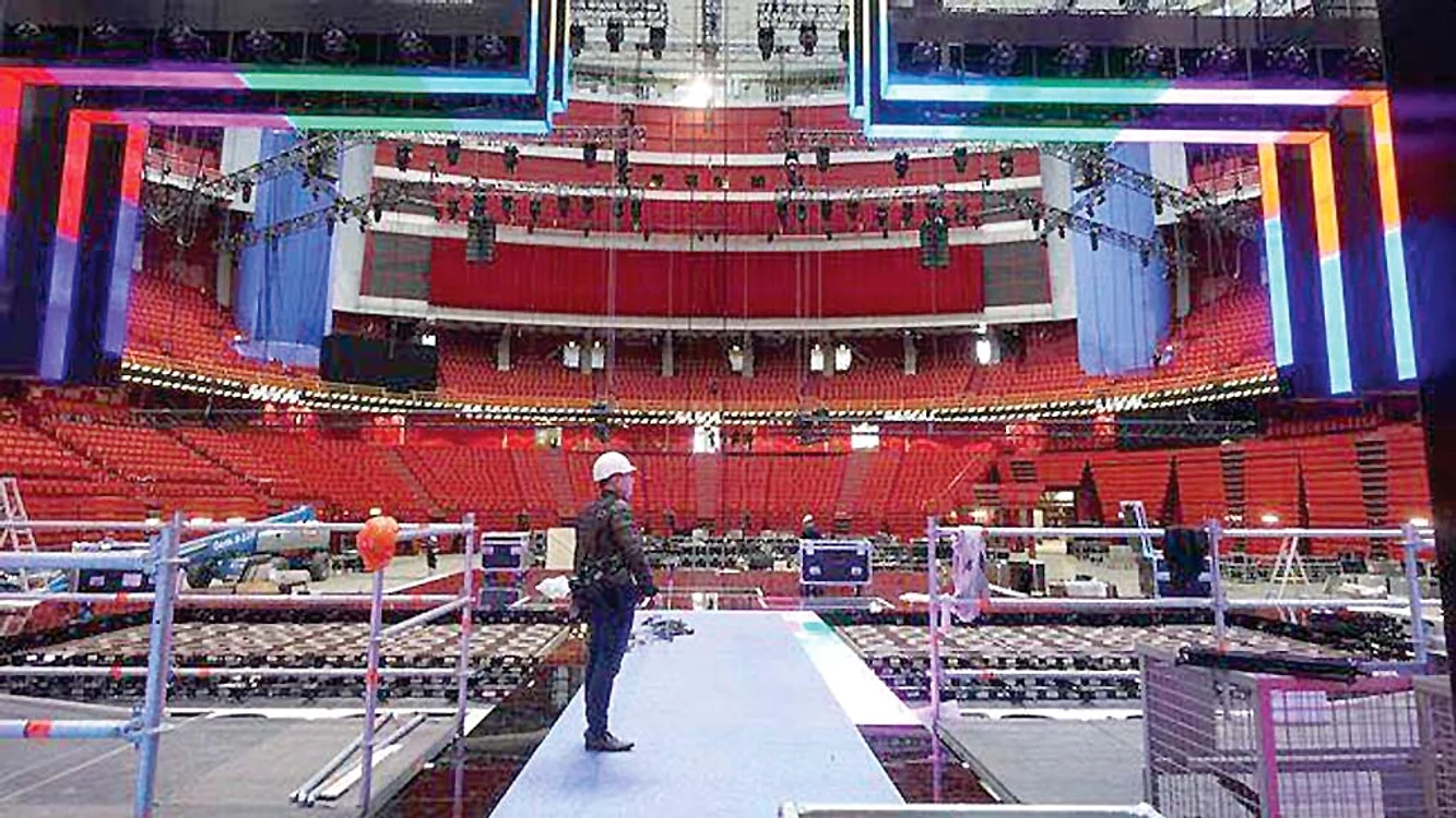 La Stockholm se pregătește scena pentru spectacol. Noi nu vom păși pe ea