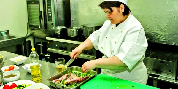Friptura de miel, o delicatesă a mesei de Paşte
