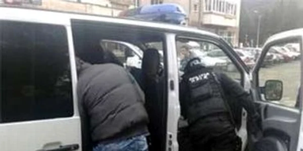 Bucureşti: Trei proxeneţi din Capitală vindeau fete patronilor de cluburi din Serbia şi Macedonia