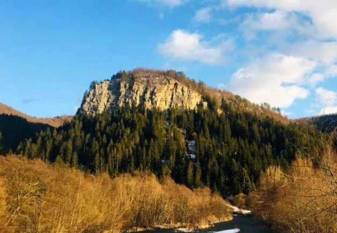 Stânca Mărgaia străjuieşte comuna Lupşa din Apuseni