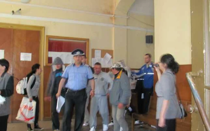 Patru persoane au fost arestate pentru trafic de droguri