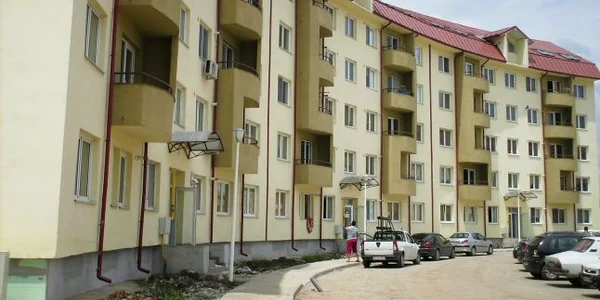 Locatarii cartierului "Eugen Ionescu" încă aşteaptă definitivarea tuturor facilităţilor aferente zonei