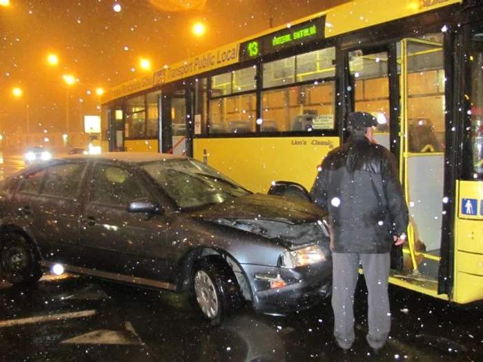 Accident Skoda in autobuz