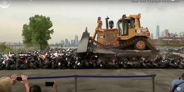 Captură video Motociclete distruse New York