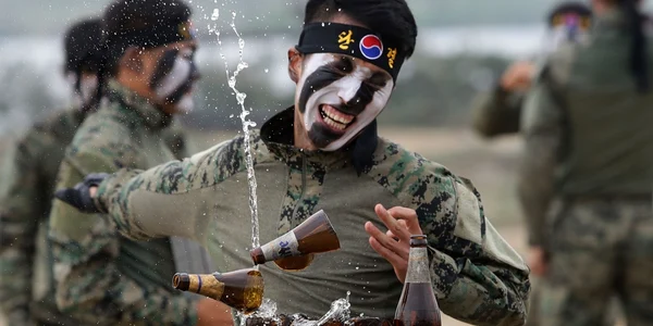 Soldaţi sud-coreeni din trupele speciale de război participă la un eveniment comemorativ pentru a marca 60 de ani de la victoria în războiul coreean în Waegwan Coreea de Sud FOTO Guliver / GettyImages / Chung Sung-Jun