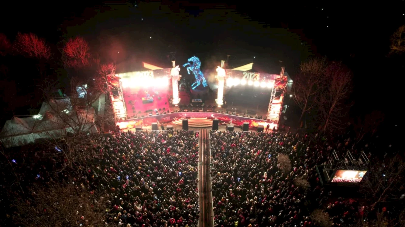 Așa arată spectacolul de Revlion pe scena din Parcul Titan