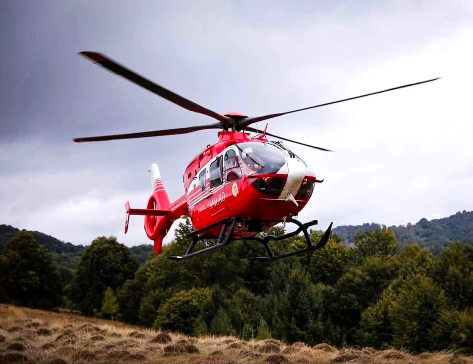Patru persoane care practicau alpinismul au căzut 10 metri. FOTO: Facebook/DSU