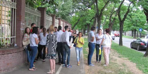 Tinerii ies de la examenul de la Limba Română FOTO Ştefan Both