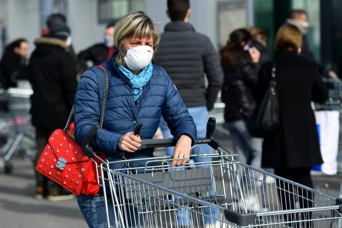 
    Italia este în stare de alertă, după ce doi oameni au murit de coronavirusFoto: AFP  