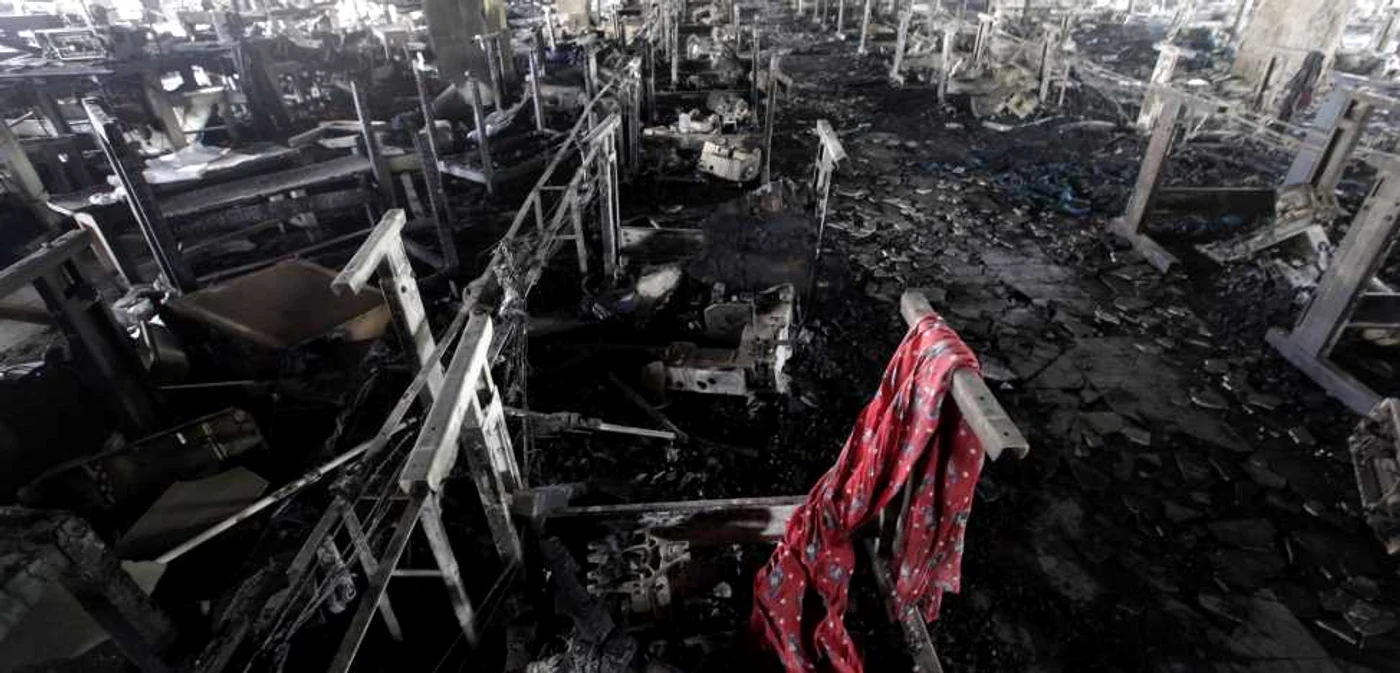 Imagini din interiorul fabricii în care şi-au pierdut viaţa peste 100 de persoane din cauza unui incendiu FOTO Reuters