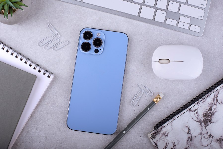 Protejează-ți investiția: De ce ar trebui să optezi pentru o husă de protecție pentru telefon?