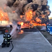 incendiu la o hala din valcea png