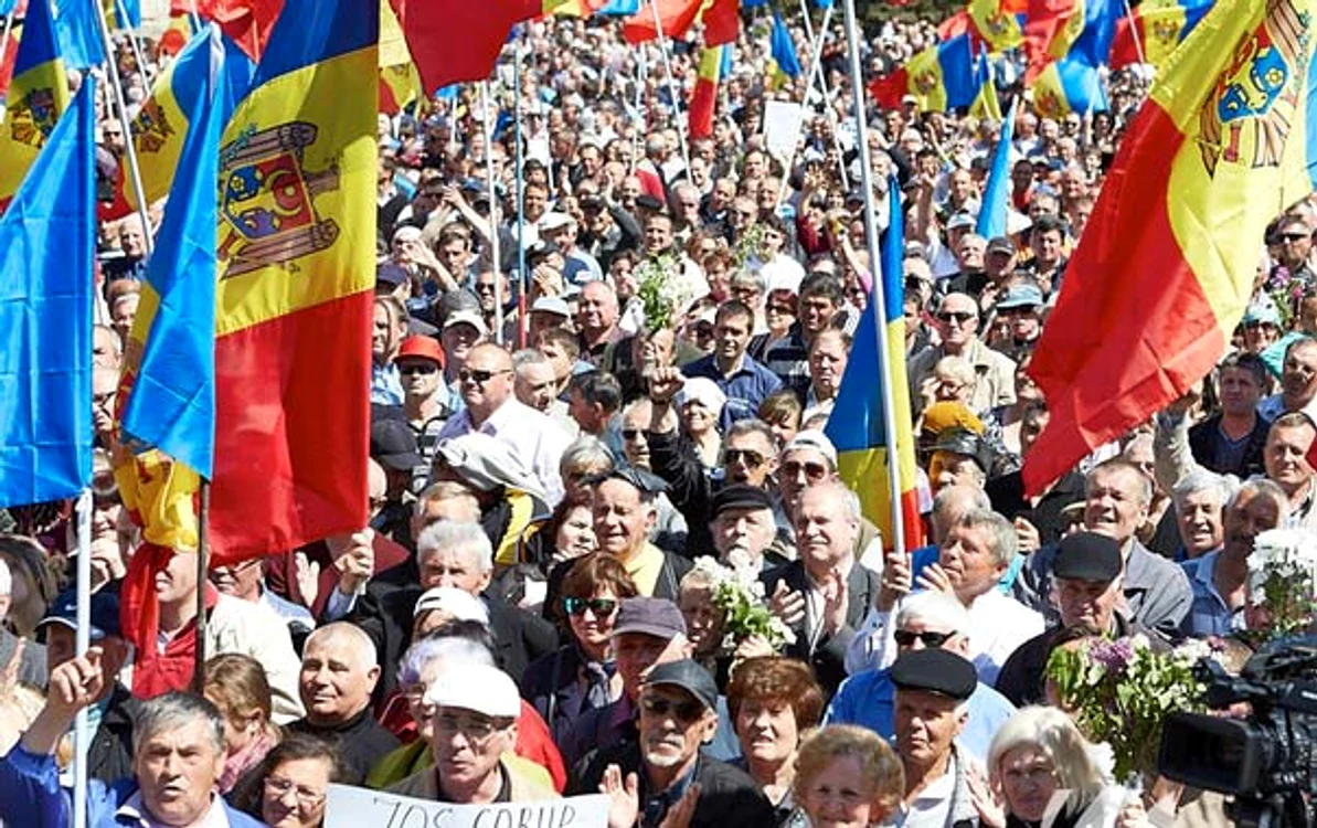 
    7000 de persoane au ieșit în stradă foto: radio chișinău   