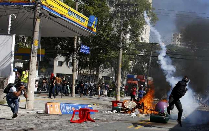 Imagini "de război" în Sao Paulo FOTO Reuters