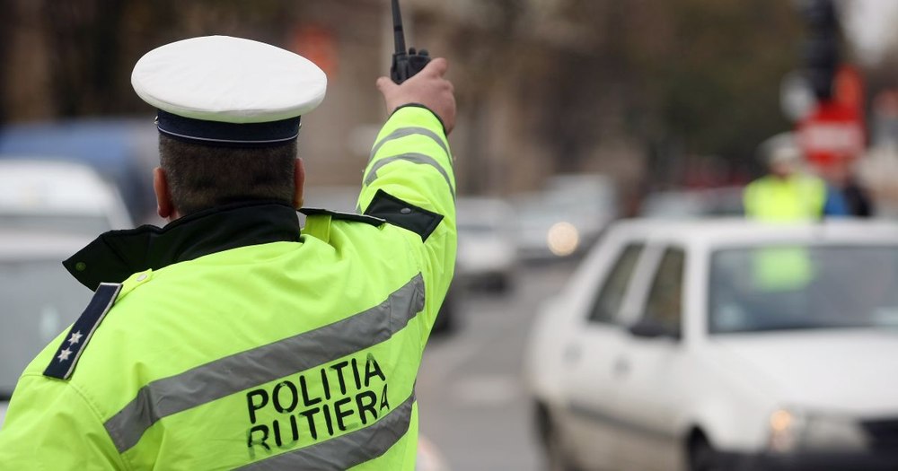 Polițiștii pot opri aleatoriu mașini pe șosele, pentru o anchetă de circulaţie. Ce vor să afle autoritățile