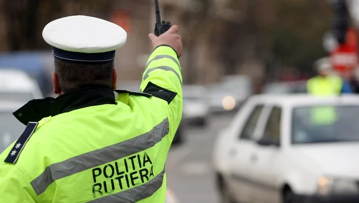 Poliţiştii au oprit în trafic zeci de şoferi