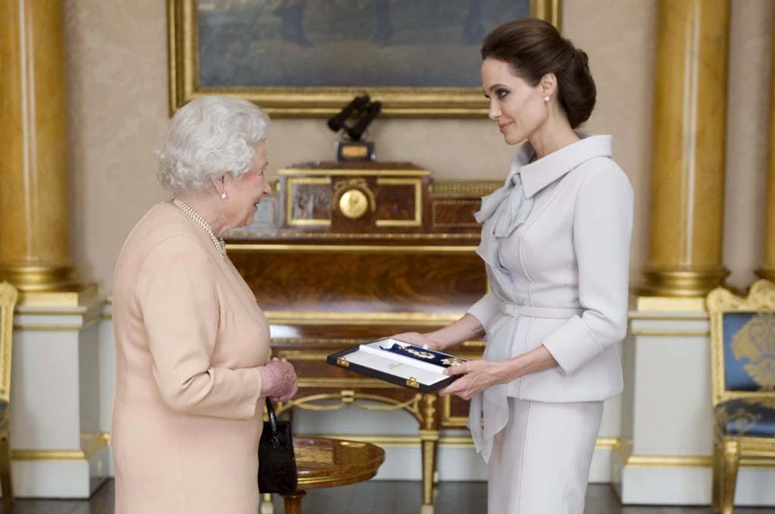 Regina Angliei are o înălțime considerabilăfoto: arhivă