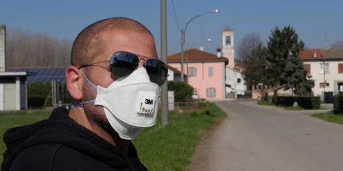 Renzo locuieşte la marginea zonei intrate în carantină din Lombardia