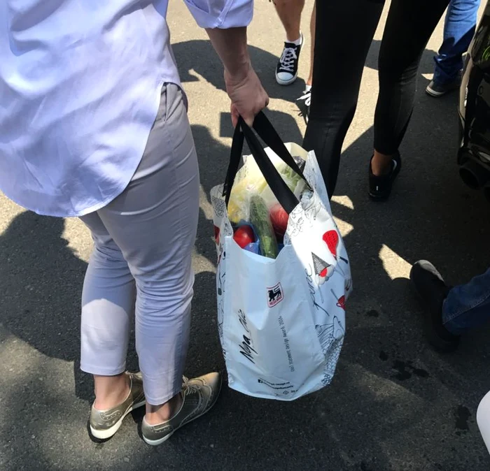 Laura i-a adus lui Boureanu legume, dar fiind că are mari probleme cu dantura în urma loviturii încasate