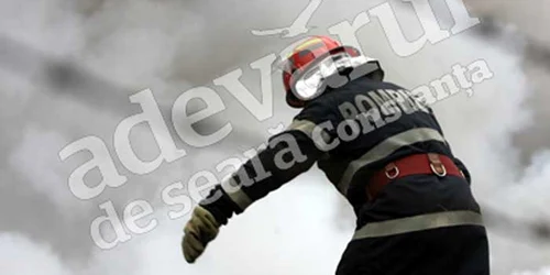 Pompierii au stins incendiul în jurul orei 2.30